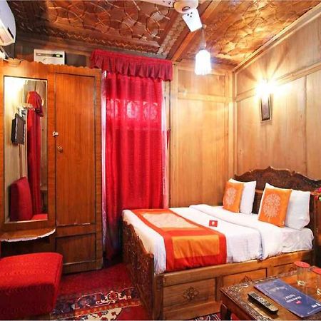 Calm Holiday Inn Σριναγκάρ Εξωτερικό φωτογραφία