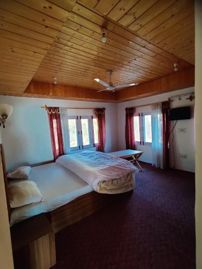 Calm Holiday Inn Σριναγκάρ Εξωτερικό φωτογραφία