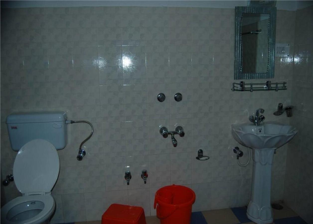 Calm Holiday Inn Σριναγκάρ Εξωτερικό φωτογραφία