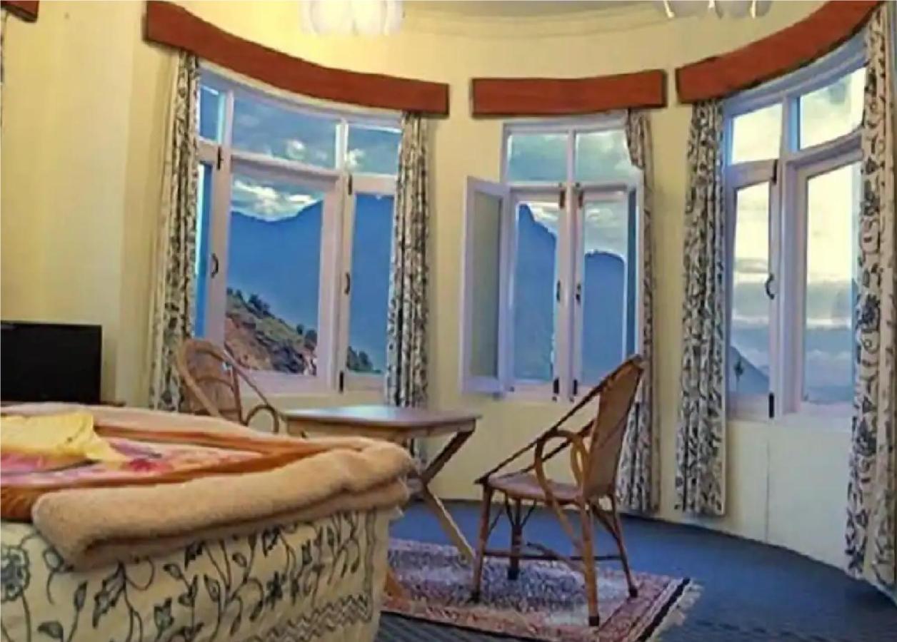Calm Holiday Inn Σριναγκάρ Εξωτερικό φωτογραφία
