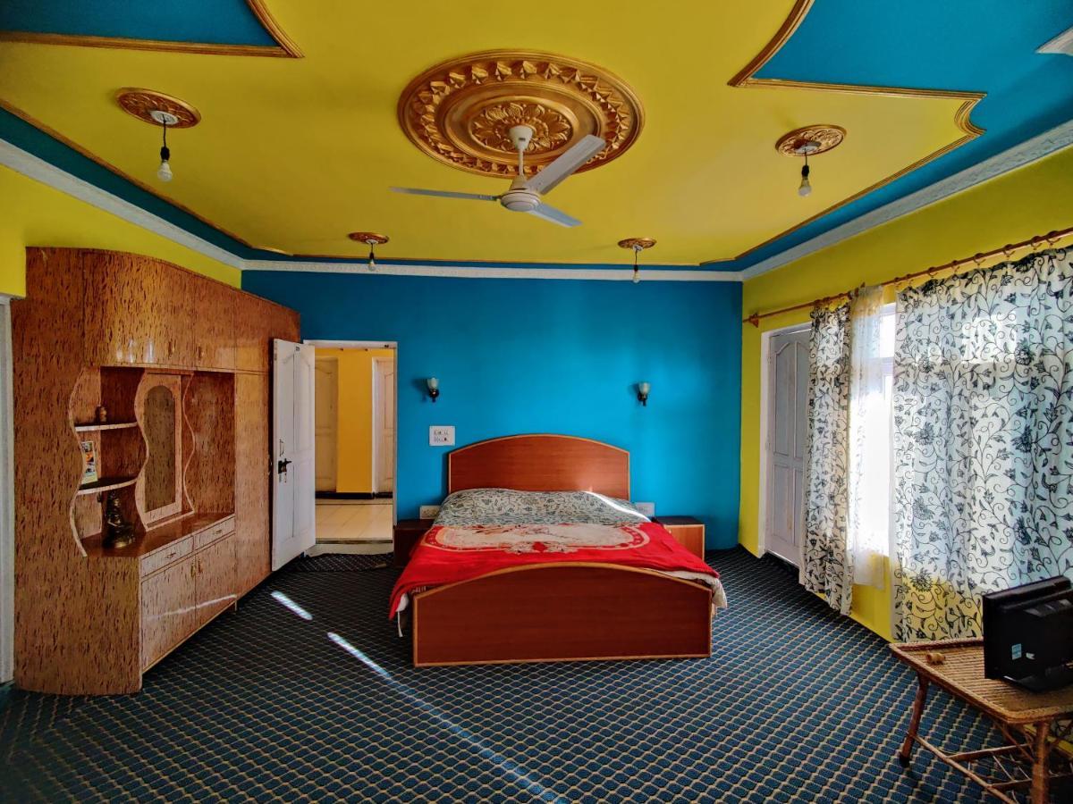 Calm Holiday Inn Σριναγκάρ Εξωτερικό φωτογραφία