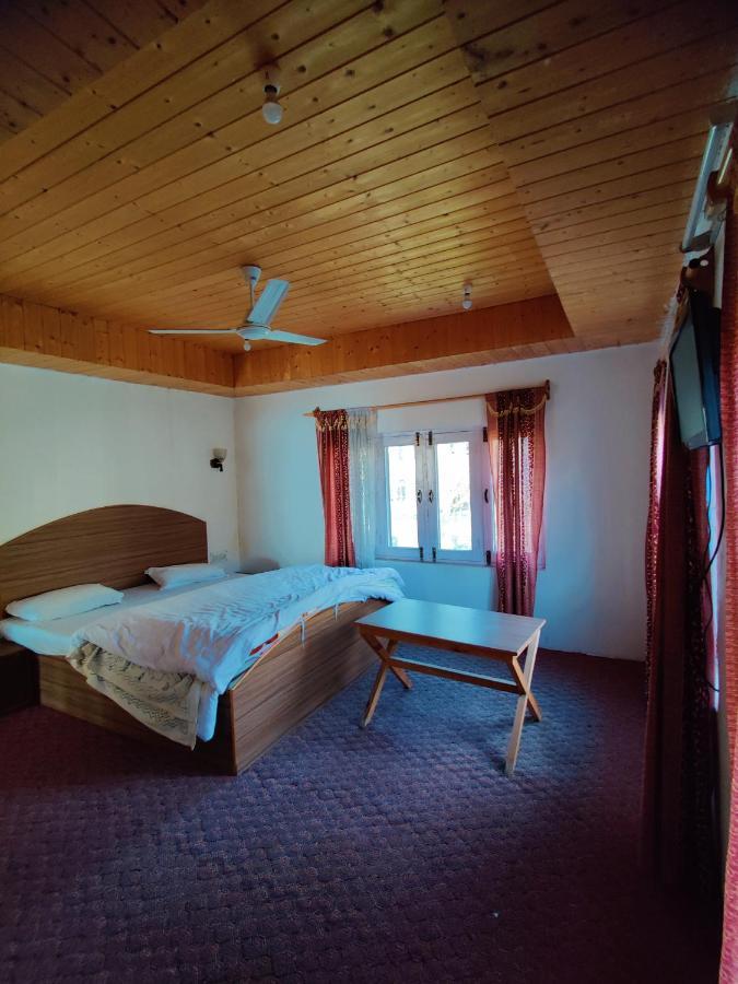 Calm Holiday Inn Σριναγκάρ Εξωτερικό φωτογραφία