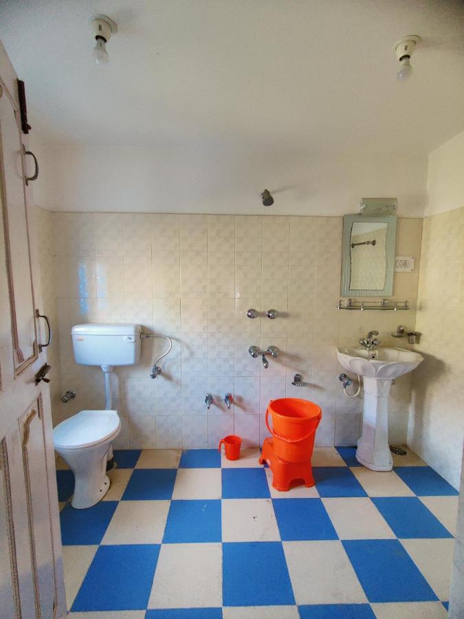 Calm Holiday Inn Σριναγκάρ Εξωτερικό φωτογραφία