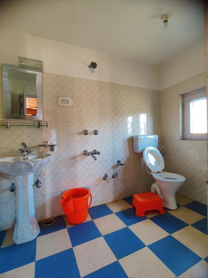 Calm Holiday Inn Σριναγκάρ Εξωτερικό φωτογραφία